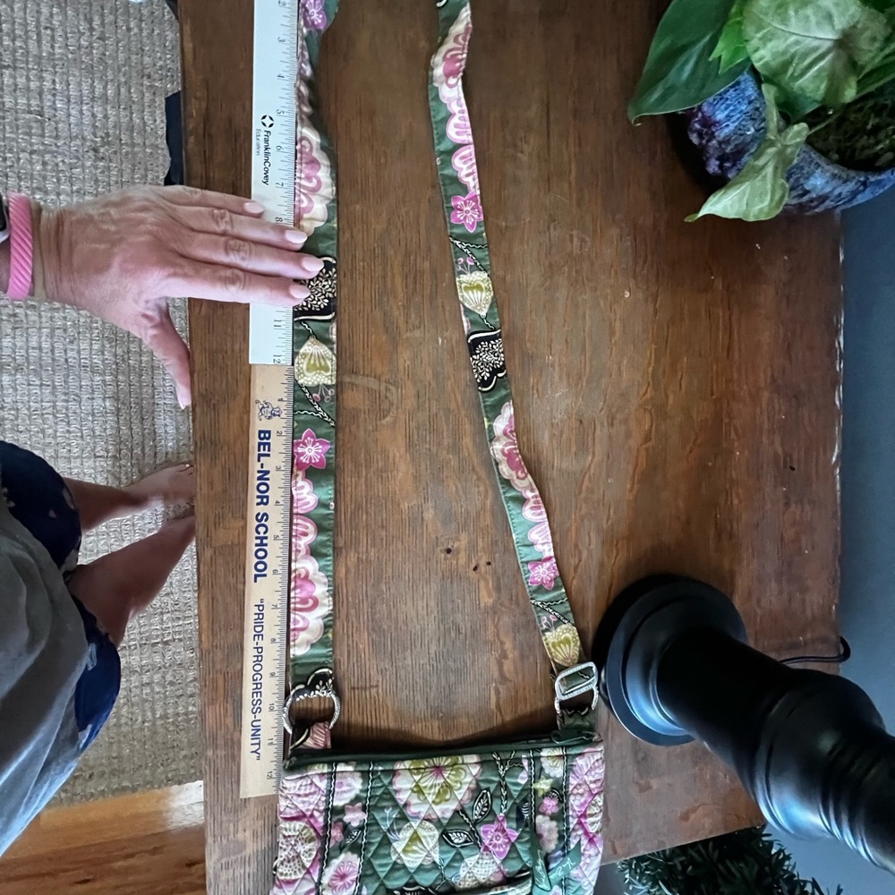 Vera Bradley Green and Pink Quilted Shoulder Bag LIKE NEW - Picture 4 of 4
